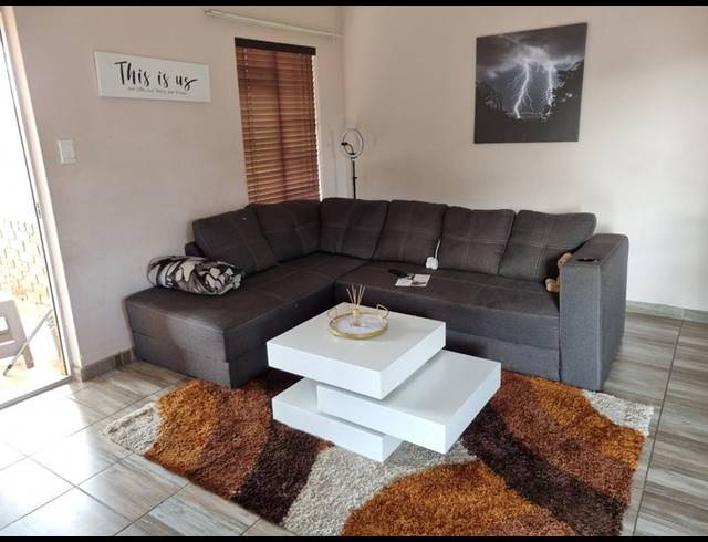 2 BEDROOM TOWNHOUSE FOR SALE IN THERESAPARK